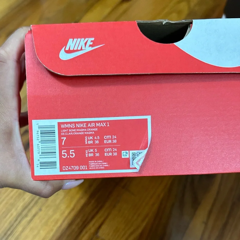 Women Nike Air Max 1 - Picture 2 of 6